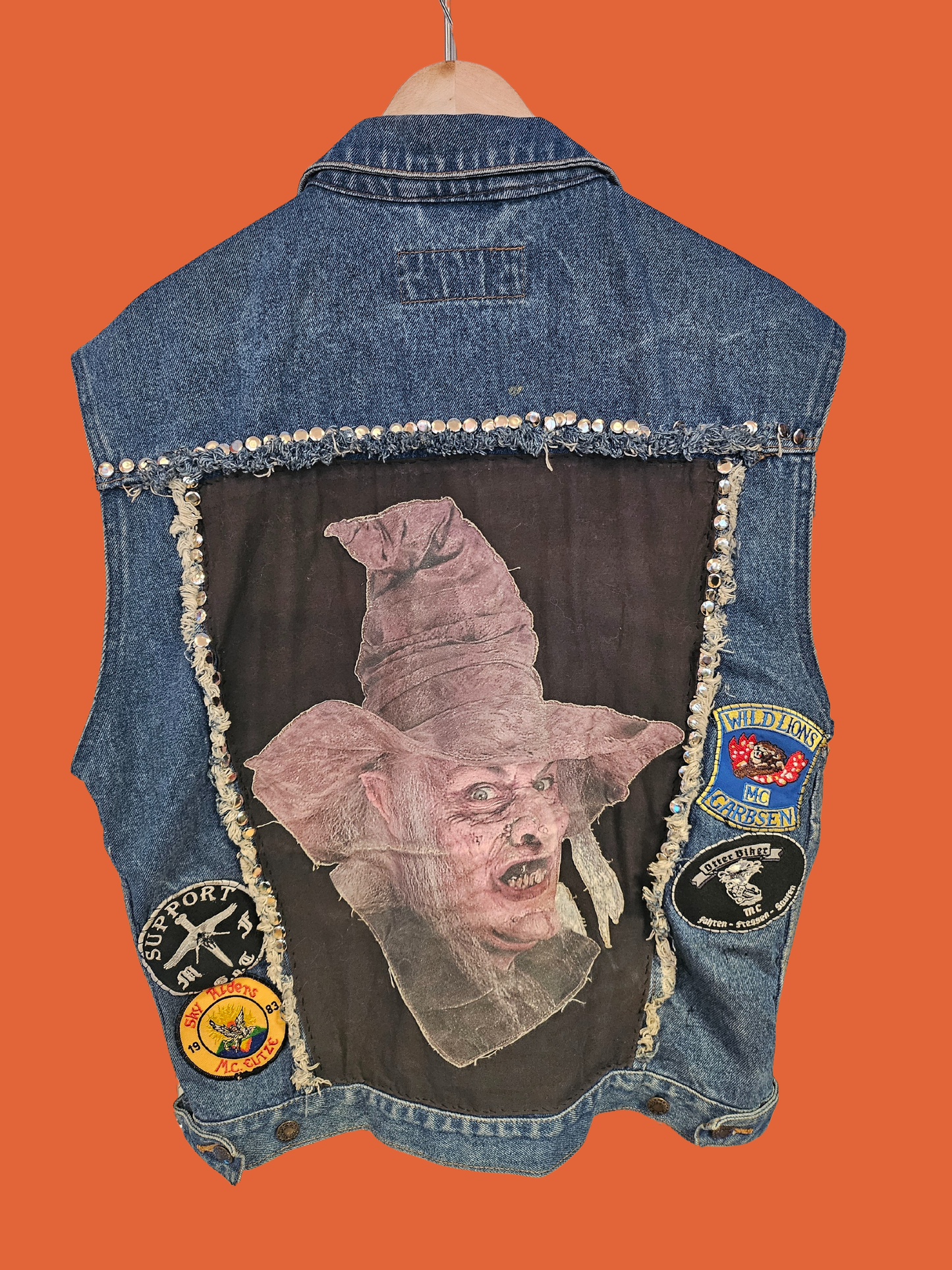 Authentic Clothing Sleeveless Denim Jack with Detailing - M