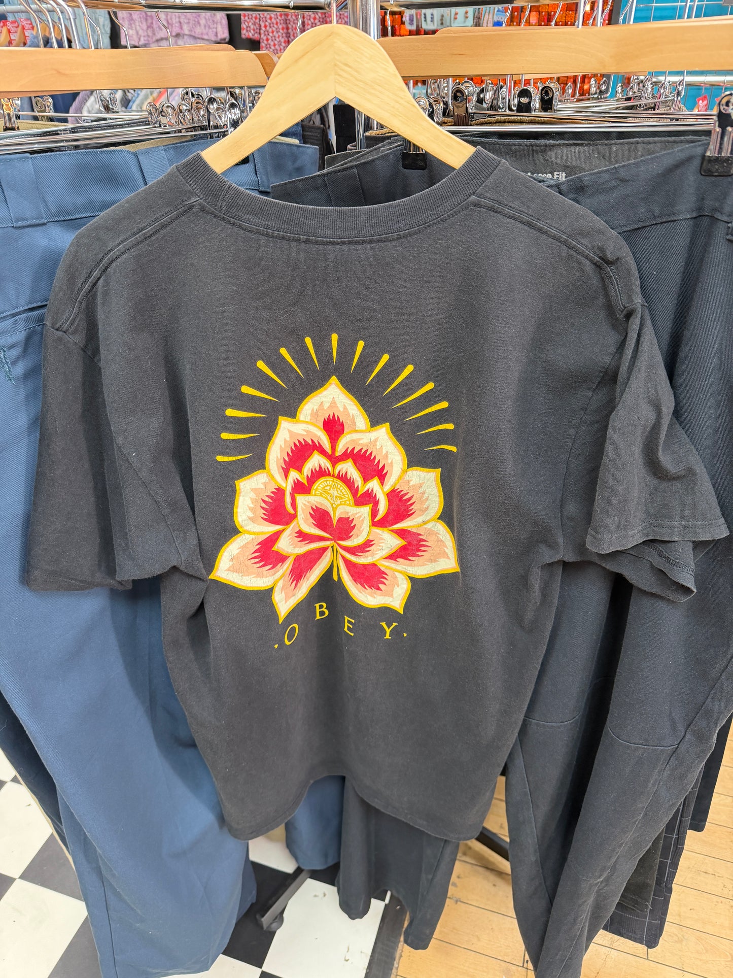 Obey Lotus Flower T-shirt - L